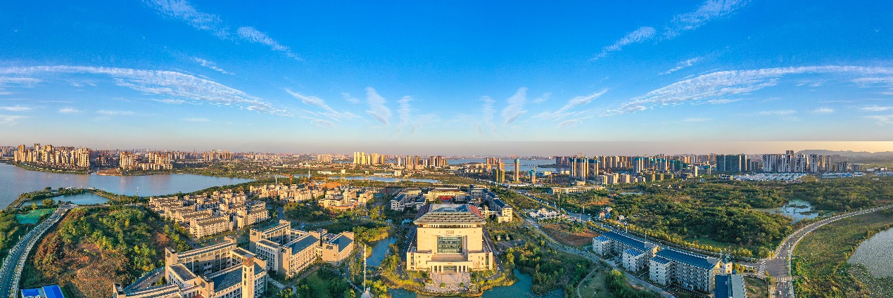 建筑与房屋的城市空拍图 中度可信度描述已自动生成